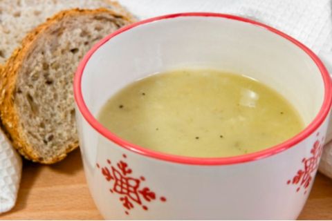 Rezeptvideo: Leckere Kartoffelsuppe aus ingesamt nur drei Zutaten