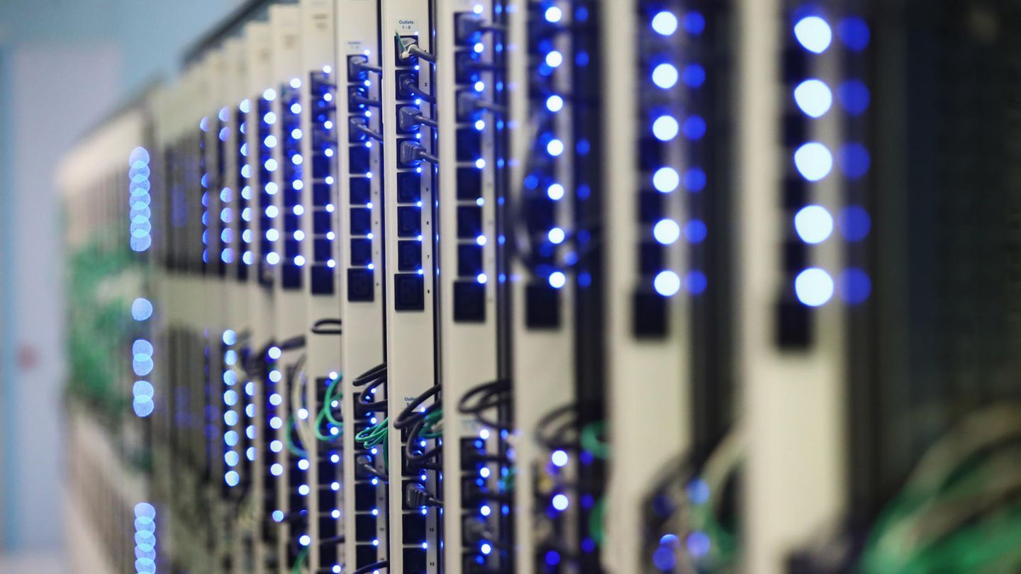 Study: Computer and Internet use are as harmful to the climate as air travel