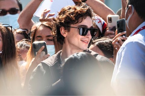 Beim Filmfestival von Venedig sucht Chalamet die Nähe zu seinen Fans