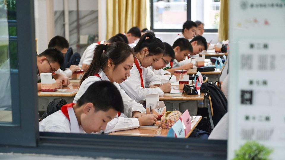 Der Leistungsdruck in chinesischen Bildungseinrichtungen ist hoch. Die Regierung versucht nun gegenzusteuern