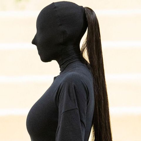 Kim Kardashian komplett verhüllt: Was steckt hinter ihrem Auftritt bei der Met Gala?