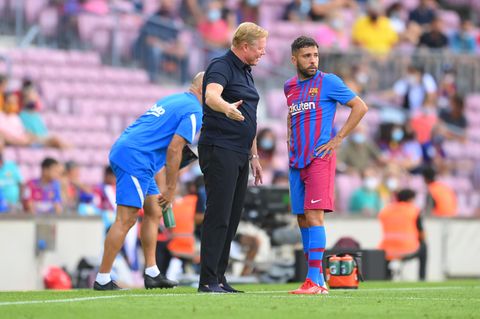 Höchst fragiler Zustand: Trainer Ronald Koeman und Jordi Alba von FC Barcelona