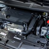 Unter Last macht sich der Vierzylinder-Benziner akustisch bemerkbar