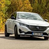 In Kurven neigt sich der Kombi zur Seite