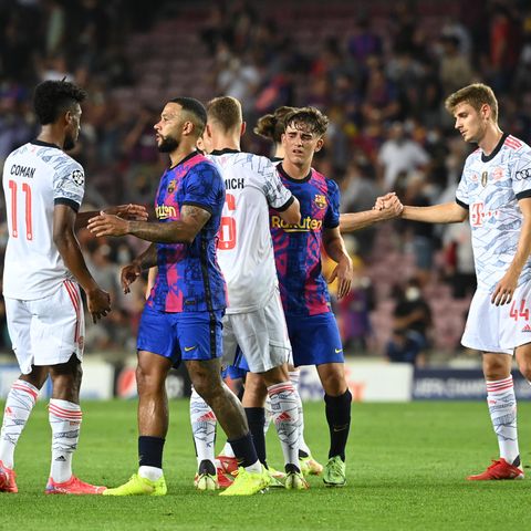 Nach der 0:3-Niederlage zum Auftakt der Champions League verabschieden sich Spieler vom FC Barcelona und von Bayern München
