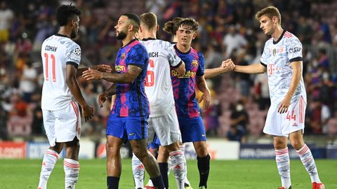 Nach der 0:3-Niederlage zum Auftakt der Champions League verabschieden sich Spieler vom FC Barcelona und von Bayern München