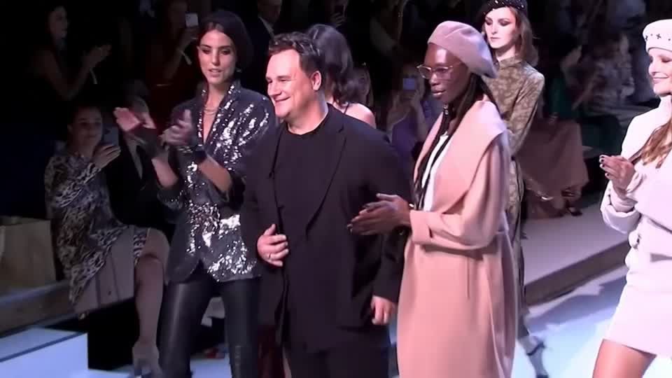 Video: Guidos Fashion-Tipps für Merkel, Laschet und Co. Video: Guidos Fashion-Tipps für Merkel, Laschet und Co.
