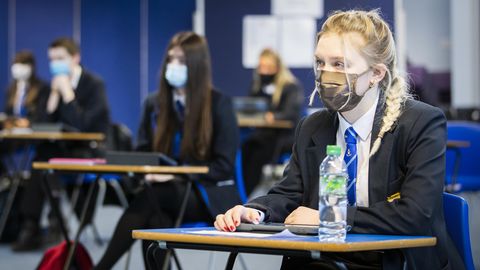 Schulkinder in einem Klassenraum