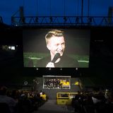 Flop  "Inside Borussia Dortmund“ (Amazon): Oberflächlicher Fanjournalismus, getarnt als dokumentarische Arbeit. Dürfte selbst für Anhänger von Borussia Dortmund schwer zu ertragen sein. 