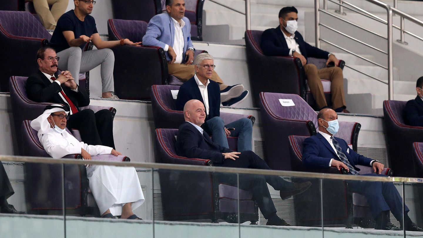Fifa-Funktionäre auf Fußballtribüne