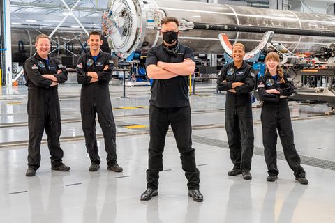 SpaceX Inspiration4: Elon Musk posiert mit der Crew