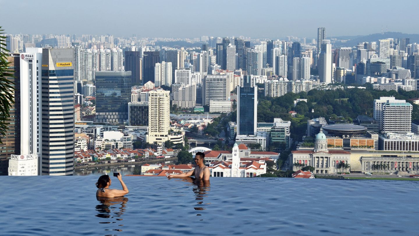 Pool auf dem Dach des Marina Bay Sands Resort