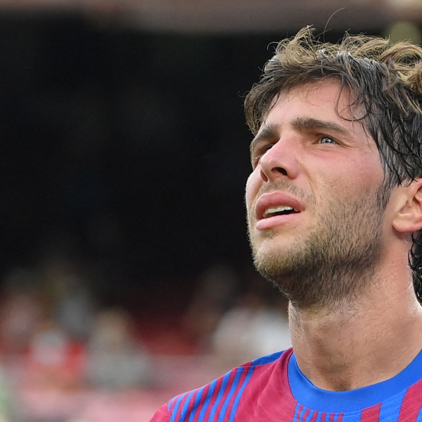 Fc Barcelona Sergi Roberto Weinte Nach Der Niederlage Gegen Den Fc Bayern Wohl In Der Kabine Stern De