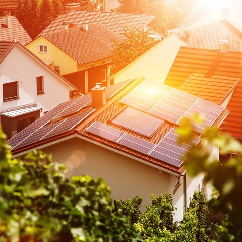 Die sehr hohen Strompreise in Deutschland machen eigenen Solarstrom besonders interessant.