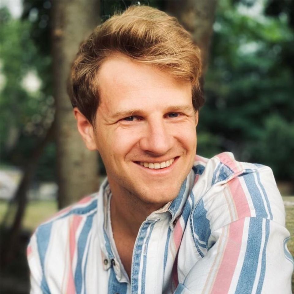 Ratgeber: Benjamin Merle ist Chief Product Officer beim Solarunternehmen Enpal. Er hält einen Master-Abschluss von der University of Oxford in Environmental Change and Management und war, bevor er zu Enpal gestoßen ist, mehrere Jahre bei Aurora Energy Research tätig. Benjamin Merle ist Chief Product Officer beim Solarunternehmen Enpal. Er hält einen Master-Abschluss von der University of Oxford in Environmental Change and Management und war, bevor er zu Enpal gestoßen ist, mehrere Jahre bei Aurora Energy Research tätig.