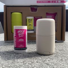 Holy Pit aus DHDL: Der Deostick mit Behälter.