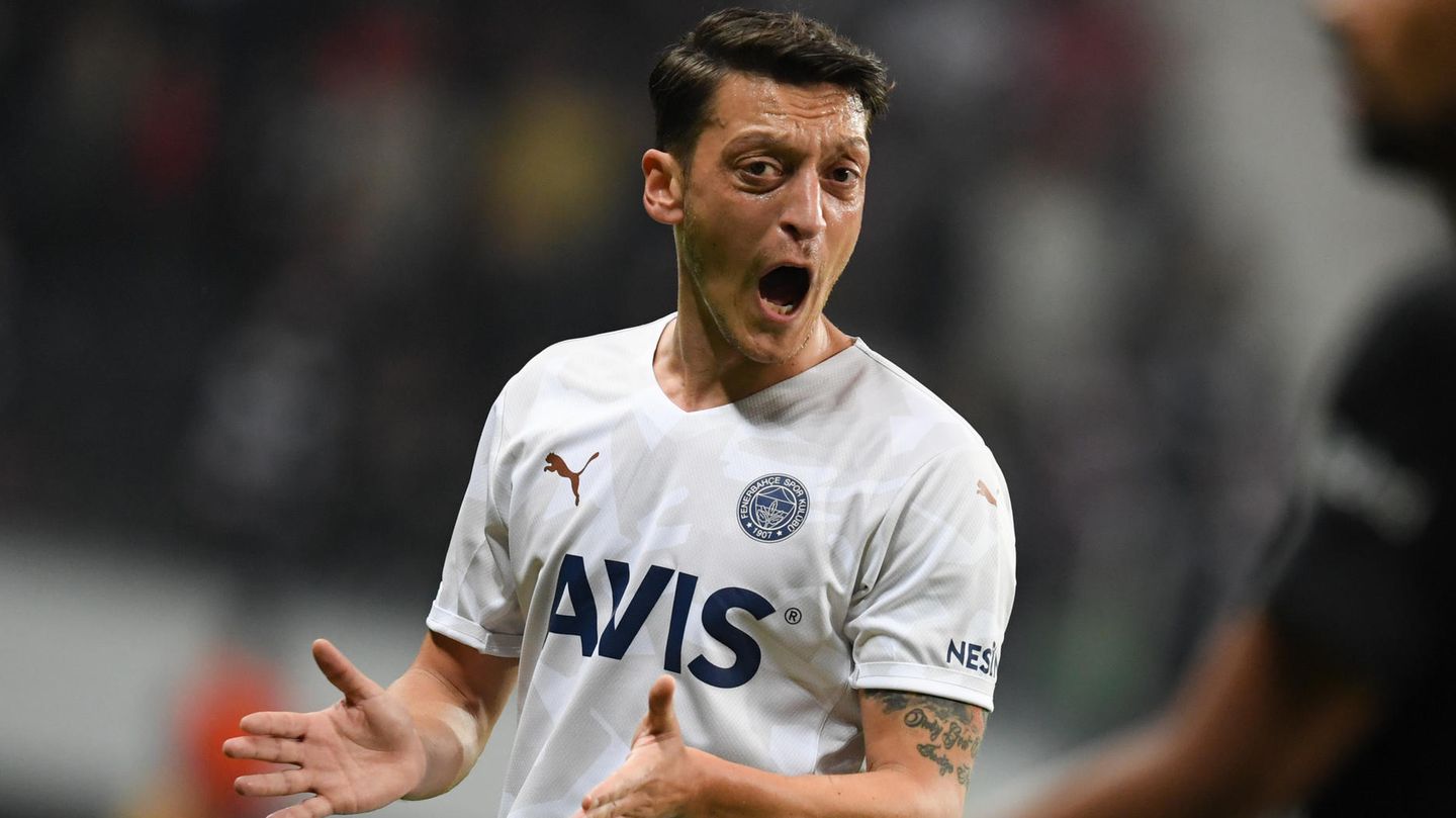 Mesut Özil nach dem Spiel: "Da war mehr möglich für uns, aber trotz allem ist es ein entscheidender Punkt"