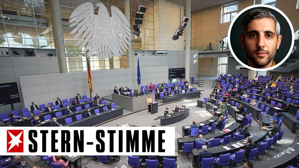 Bundeskanzlerin Angela Merkel (CDU) spricht im Plenum im Deutschen Bundestag