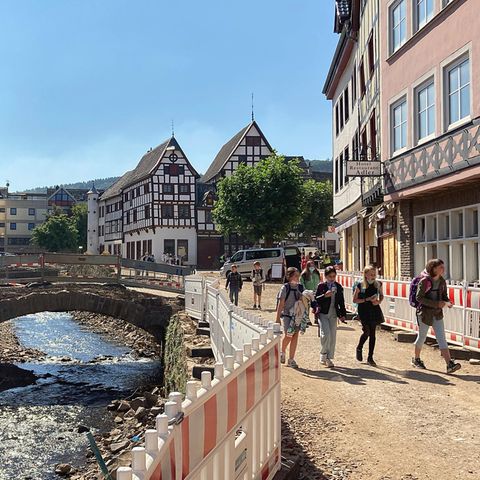 In Bad Münstereifel haben die Aufbauarbeiten begonnen
