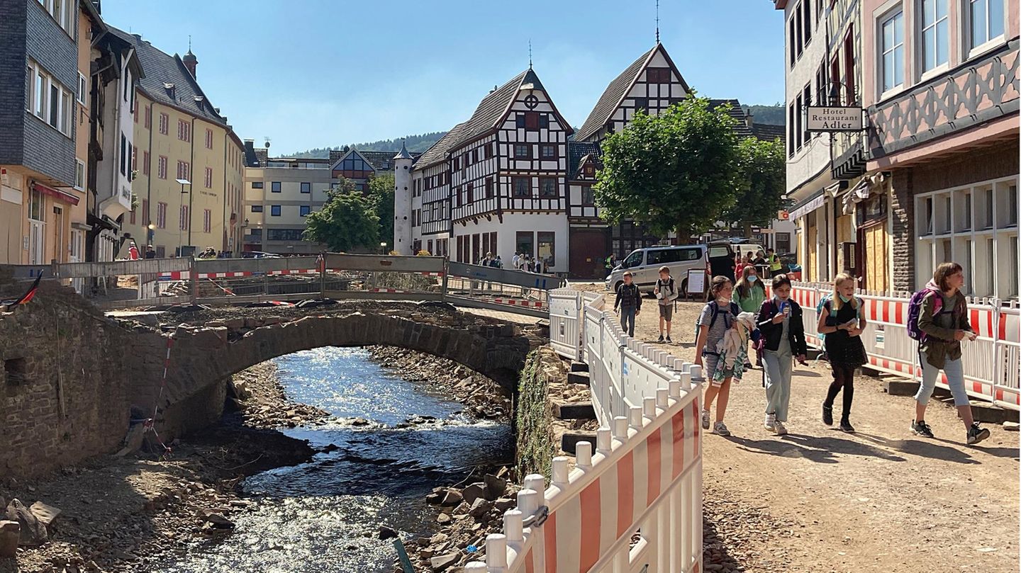 In Bad Münstereifel haben die Aufbauarbeiten begonnen