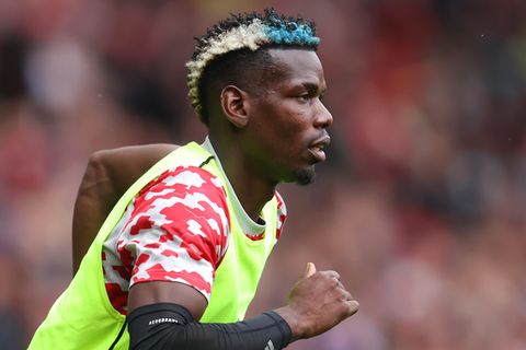 Paul Pogba warming up, Man Utd