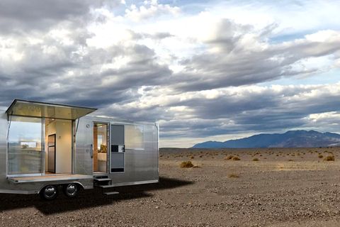 Die polierte Oberfläche aus Aluminium erinnert an die legendären Trailer von Airstream.