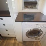 In Küche und Bad muss man nicht auf die gewohnten Geräte verzichten.