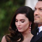 Mehrere Jahre war Megan Fox mit dem Schauspieler Brian Austin Green liiert. Die beiden lernten sich bei den Dreharbeiten zu der Fernsehserie "Hope and Faith" kennen und waren seit 2004 ein Paar. Nach einer zwischenzeitlichen Trennung kamen sie 2010 wieder zusammen und gaben sich nur wenige Monate später auf Hawaii das Jawort. Drei Kinder bekamen Fox und Green zusammen. Nachdem die Beziehung schon länger gekriselt hatte, verkündete Green im Mai 2020 die Scheidung.