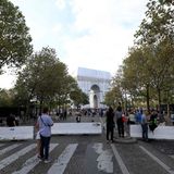Die Verhüllung des Arc de Triomphe durch Chirsto und Jeanne-Claude