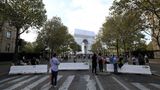 Die Verhüllung des Arc de Triomphe durch Chirsto und Jeanne-Claude