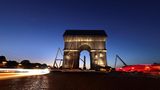 Die Verhüllung des Arc de Triomphe durch Chirsto und Jeanne-Claude