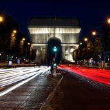 Die Verhüllung des Arc de Triomphe durch Chirsto und Jeanne-Claude