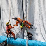 Die Verhüllung des Arc de Triomphe durch Chirsto und Jeanne-Claude