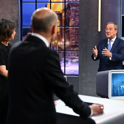 Olaf Scholz (l.), Annalena Baerbock (M.) und Armin Laschet beim dritten TV-Triell bei ProSieben in Berlin