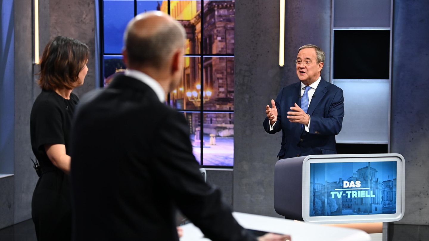 Last TV triall of the federal election: Armin alone on a wide corridor