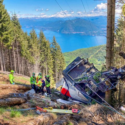 Bei dem tragischen Gondelabsturz in Stresa am Lago Maggiore verloren Eitans Eltern und sein Bruder ihr Leben