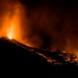 Lavaströme in der Nacht