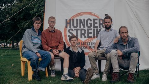 Protest gegen Klimakatastrophe: "Ich habe Angst um meinen Sohn. Er wird den Hungerstreik nicht abbrechen"