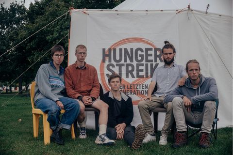 Protest gegen Klimakatastrophe: "Ich habe Angst um meinen Sohn. Er wird den Hungerstreik nicht abbrechen"