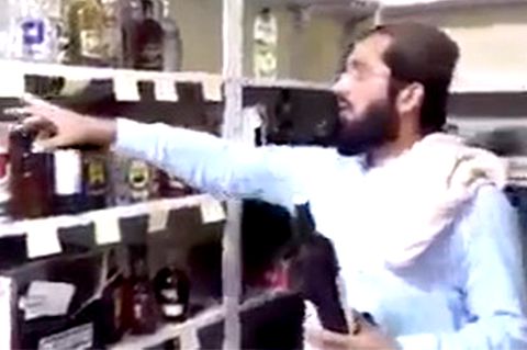 Taliban finden Alkohol-Vorrat – und nutzen ihn für Propaganda-Zwecke