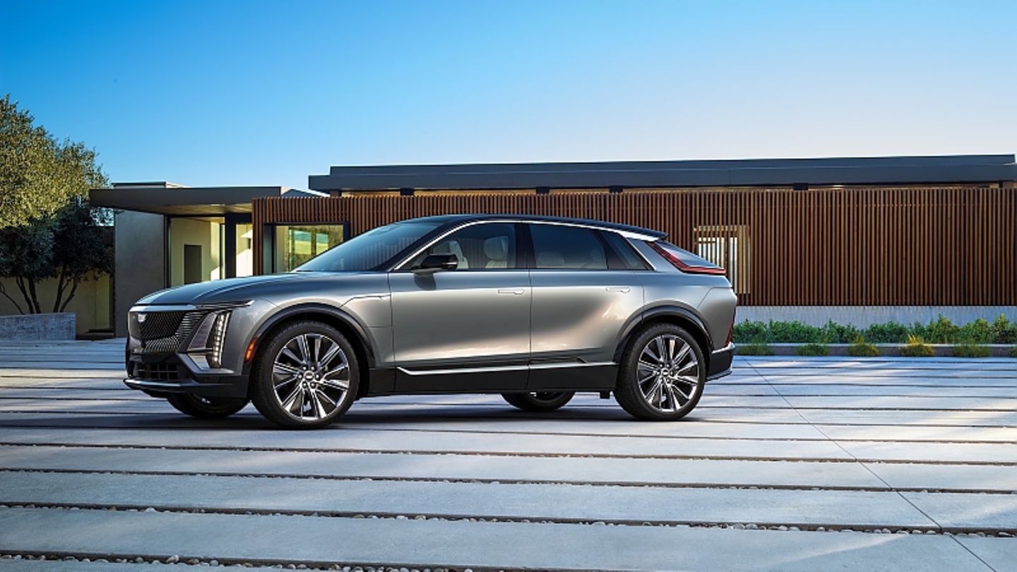 Cadillac Lyriq: queue to happiness
