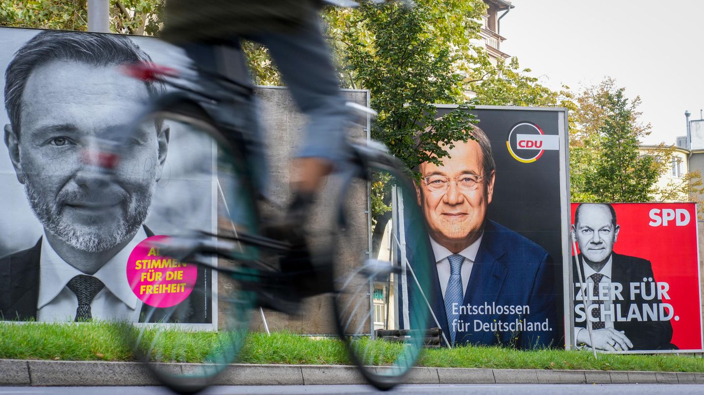 The CDU and FDP collect the most large donations during the election campaign The CDU and FDP collect the most large donations during the election campaign
