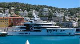 Motoryacht im Hafen von Nizza