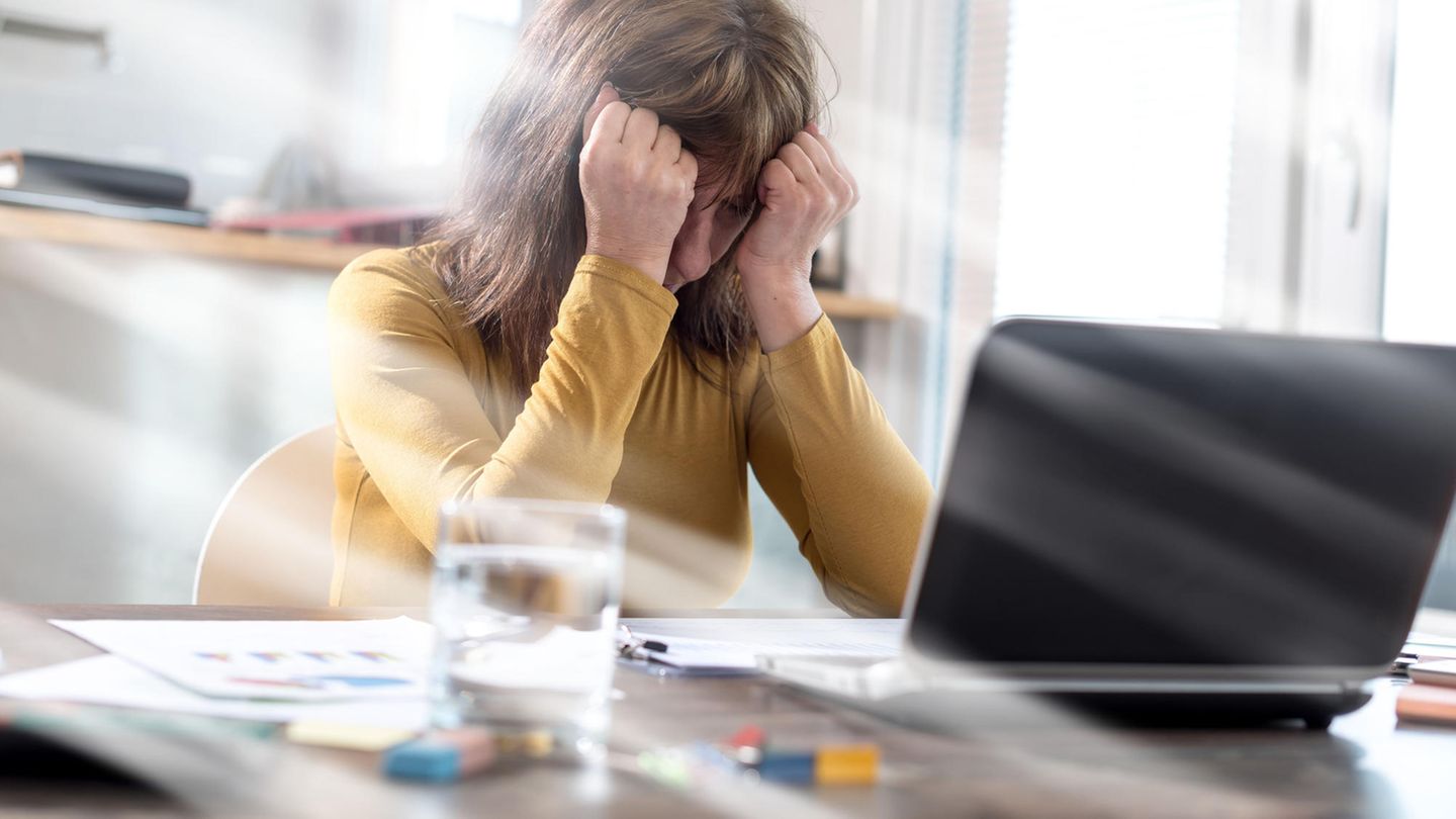 Advice from the job coach: What you can do about digital stress