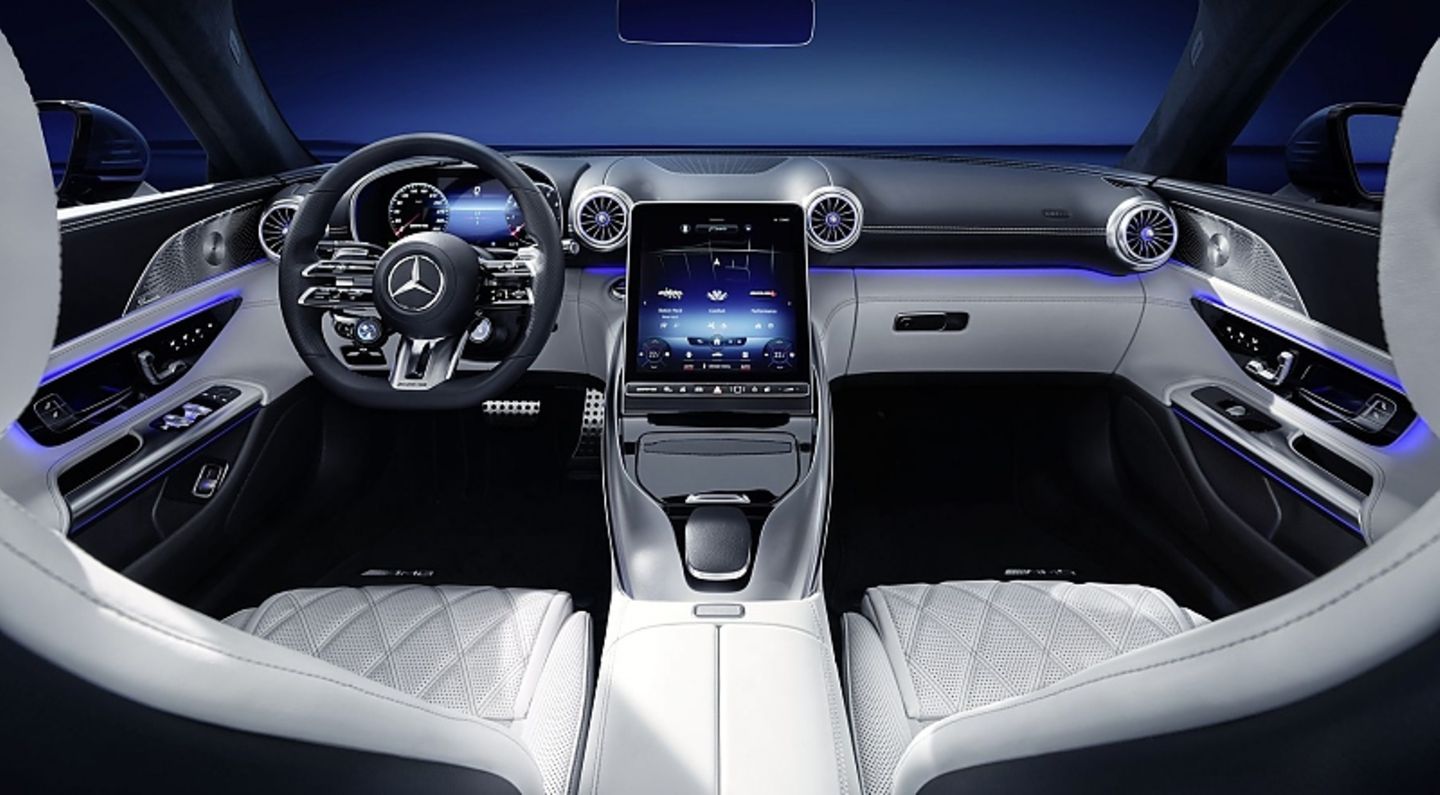 Das Interieur mit dem 11,9 Zoll großen Tablet-Display