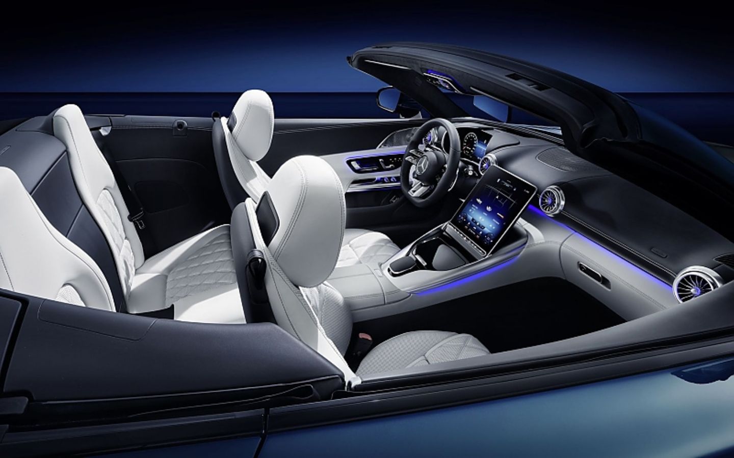 Der Innenraum des Mercedes AMG SL 2022 (R 232)
