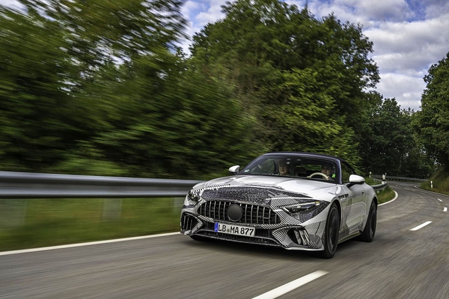 Das Fahrwerk des Mercedes AMG SL 2022 (R 232) ist sportlich aber nicht zu straff