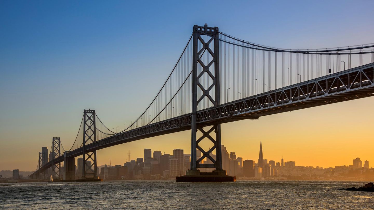 Vereinigte Staaten von Amerika  Die USA haben angekündigt, die seit März 2020 in Kraft getretene Einreisesperre im November aufzuheben. Vollständig geimpfte Touristen dürfen dann wieder einreisen, jedoch ist das Land seit dem 15. August 2021 wieder ein Hochrisikogebiet.