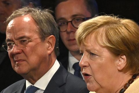Wahlkampf zur Bundestagswahl: Angela Merkel und Armin Laschet in Stralsund ausgebuht