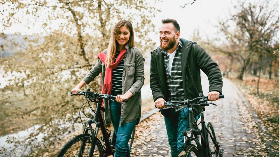 Beschichtete Sattelüberzüge und helle Frontlichter können die Sicherheit und den Komfort von Fahrradfahrern erhöhen.